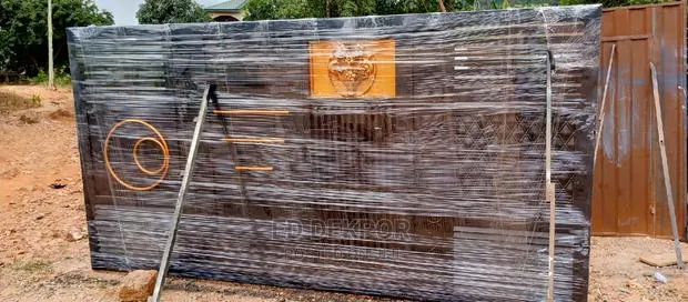 Metal Sliding Gate · Photo 1