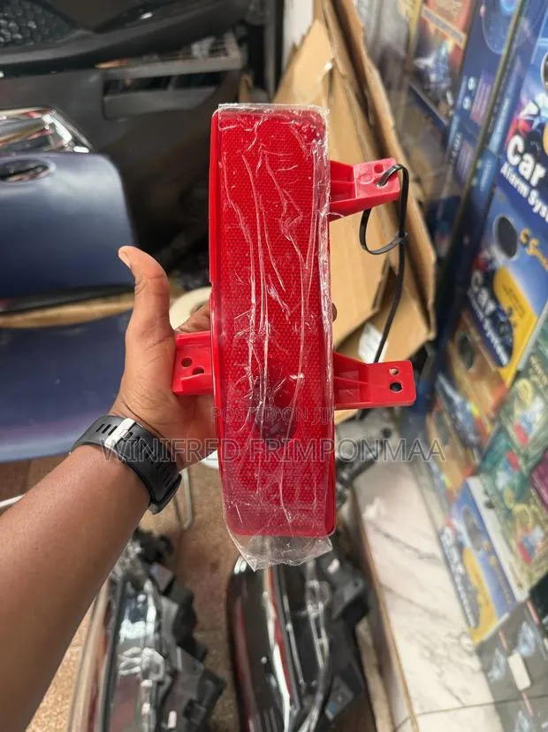 Honda CRV 2019,2020,2021 Back Bumper Reflector · Photo 1