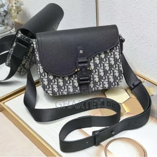 Luxury Designer Dior Black Saddle Bag Available in Box · Photo 1