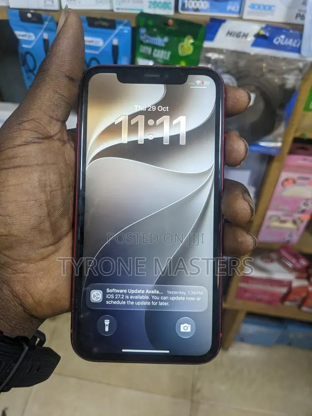 Apple iPhone 11 128 GB Red · Photo 1