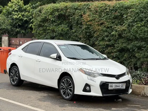 Toyota Corolla S 4dr Sedan (1.8L 4cyl CVT) 2014 White · Photo 1