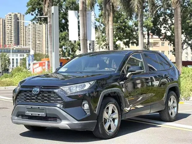 Toyota RAV4 2021 Black · Photo 1