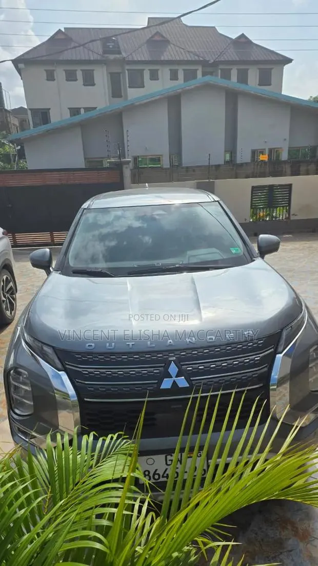 Mitsubishi Outlander SE 2022 Gray · Photo 1