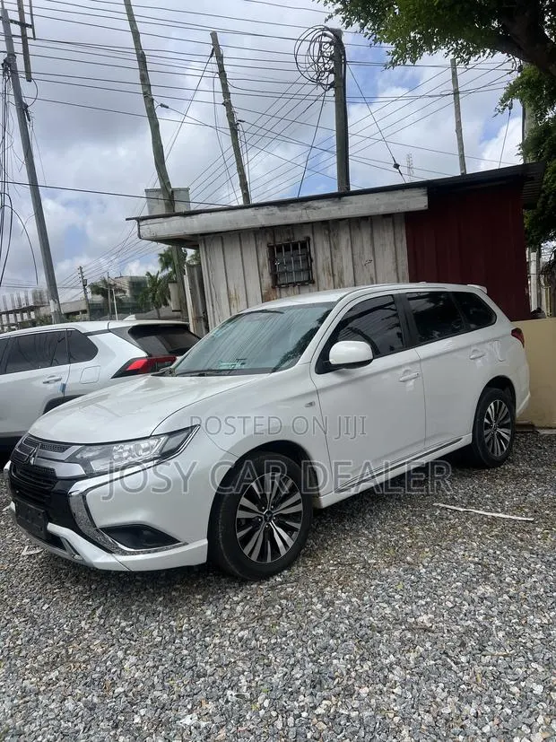 Mitsubishi Outlander ES 2022 White · Photo 1
