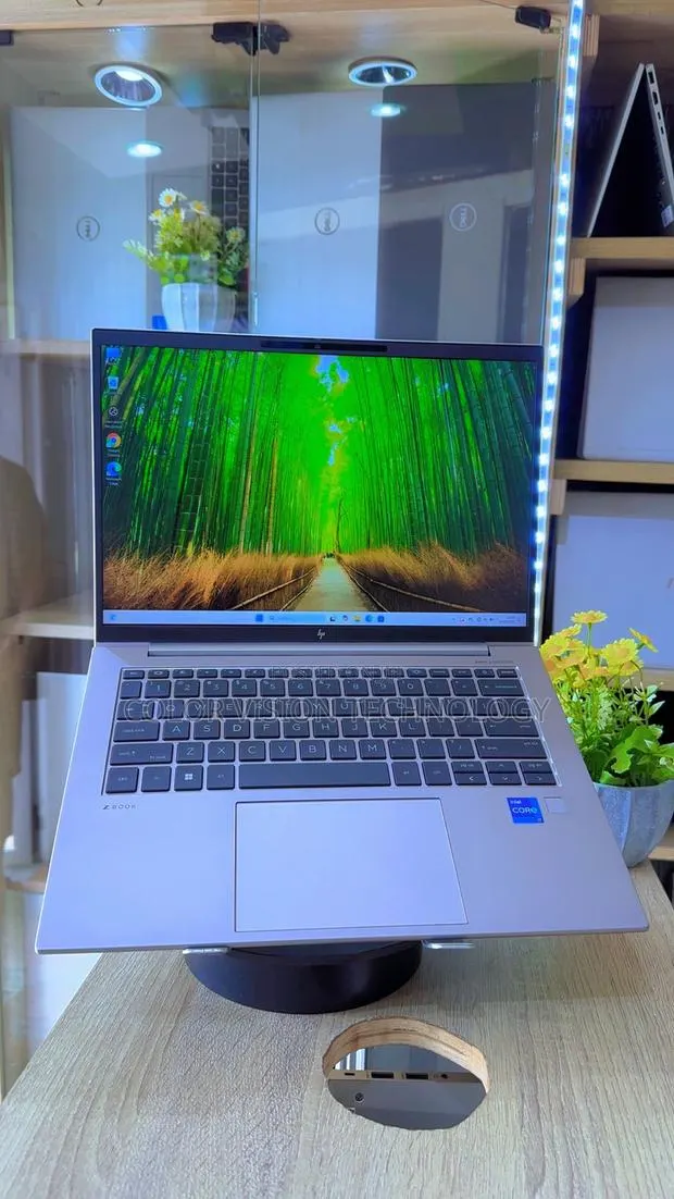 Laptop HP ZBook Firefly G9 16GB Intel Core i7 SSD 1T · Photo 1