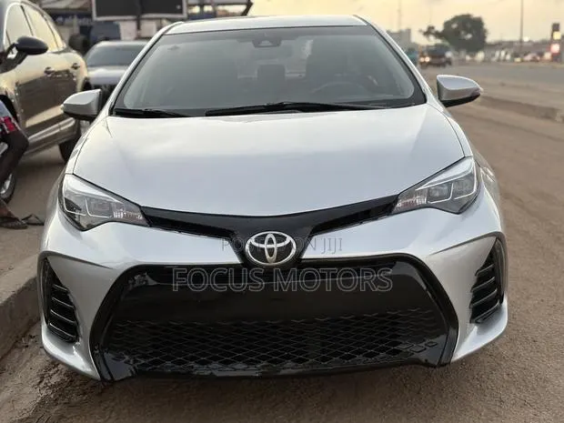 Toyota Corolla SE (1.8L 4cyl 2A) 2019 Silver · Photo 1