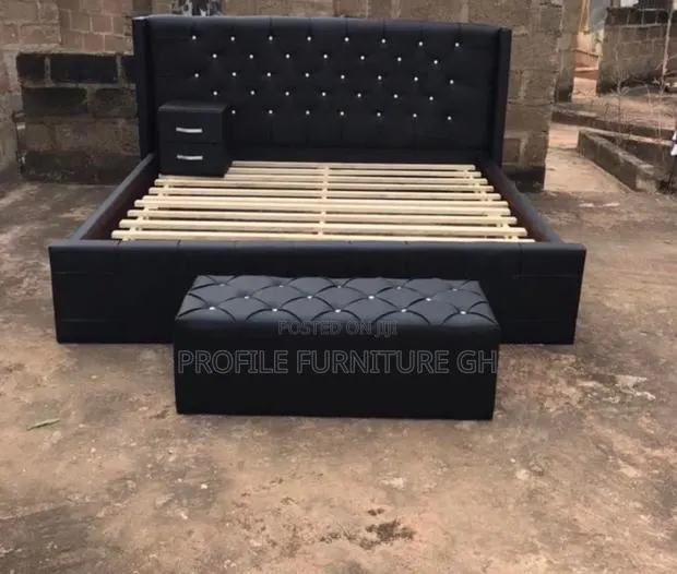 Black King Size Frame With Drawer and Ottoman (84x75) · Photo 1