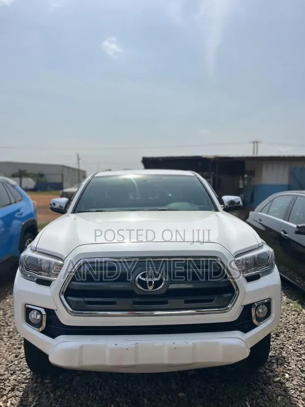 Toyota Tacoma Limited 2017 White · Photo 1
