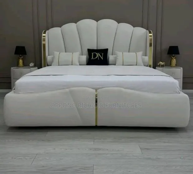 Queen Size Bed · Photo 1
