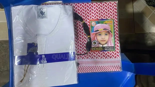 White Jalabiya and Scarf Robe (Kids) · Photo 1