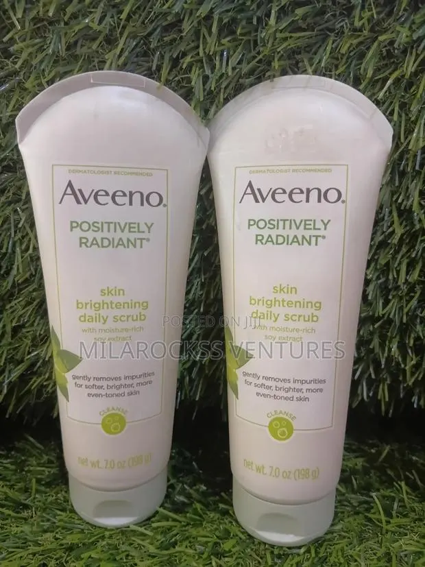 Aveeno Positively Radiant Skin Brightening Daily Scrub. · Photo 1
