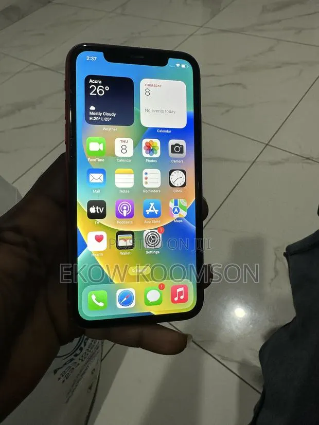 Apple iPhone 11 64 GB Red · Photo 1