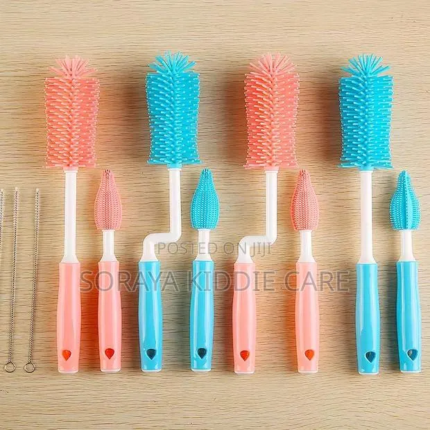 360 Degrees Rotating Silicone Bottle Brush Set · Photo 1