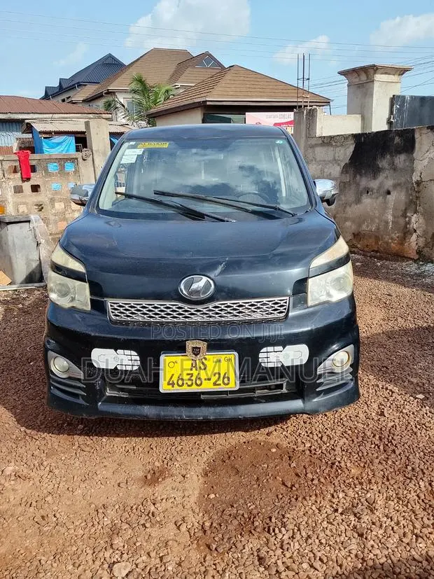Toyota Voxy 2012 Black · Photo 1