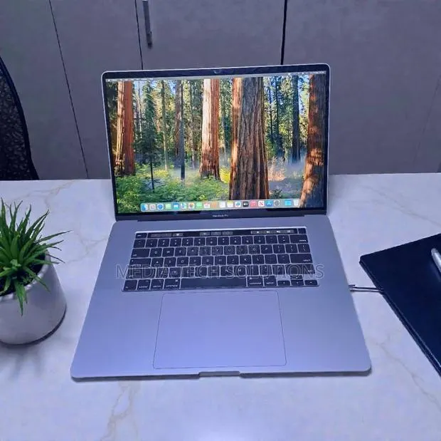 Laptop Apple MacBook Pro 2019 32GB Intel Core i9 SSD 512GB · Photo 4