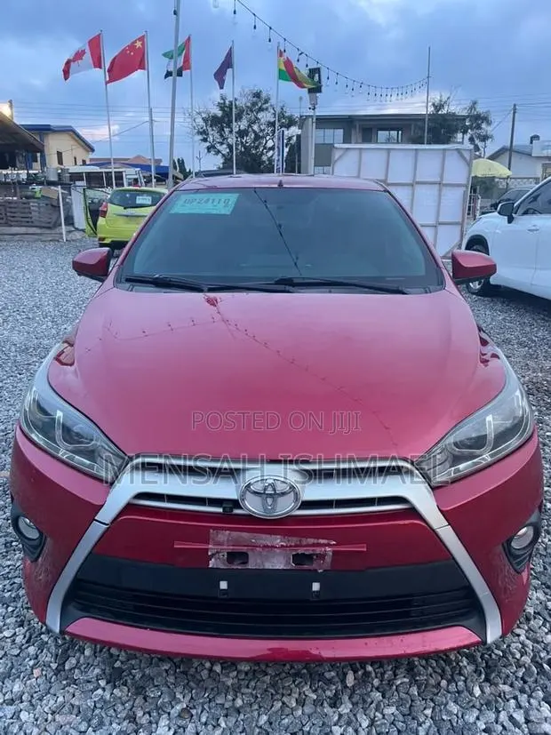 Toyota Yaris L Hatchback 5dr 2017 Red · Photo 1