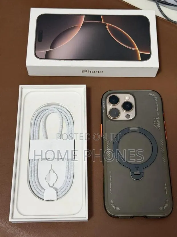 Apple iPhone 16 Pro Max 256 GB Gold · Photo 1