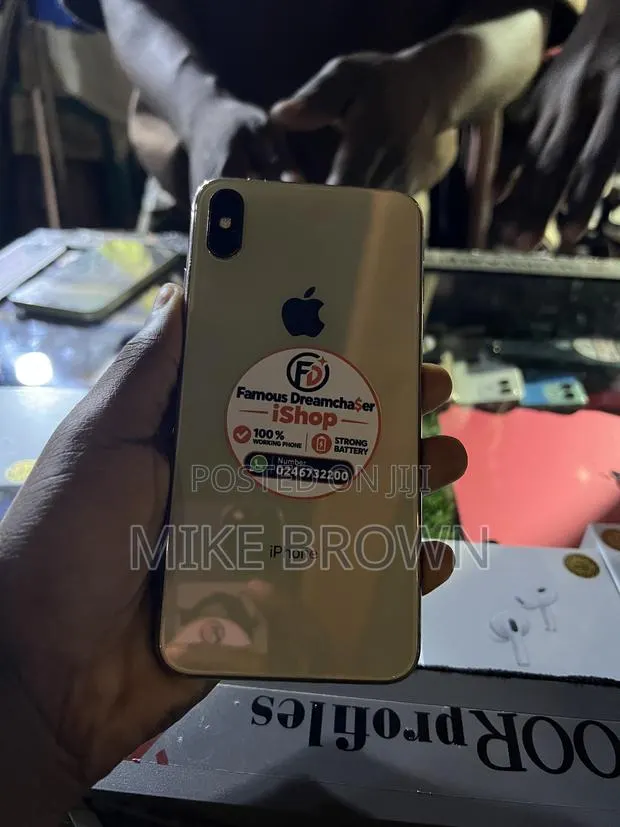 Apple iPhone XS Max 256 GB Gold · Photo 1