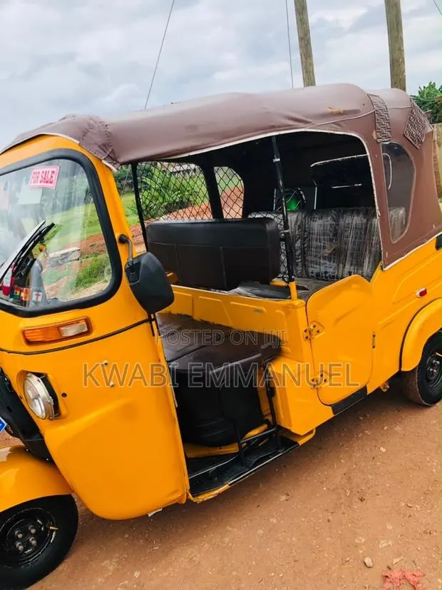 New Bajaj RE 2026 Yellow · Photo 1