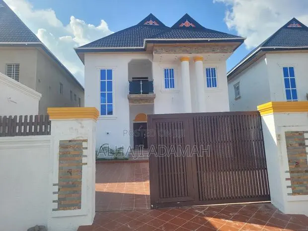 Furnished 5bdrm Block of Flats in Diamond City Estate, Atwima Kwanwoma · Photo 1