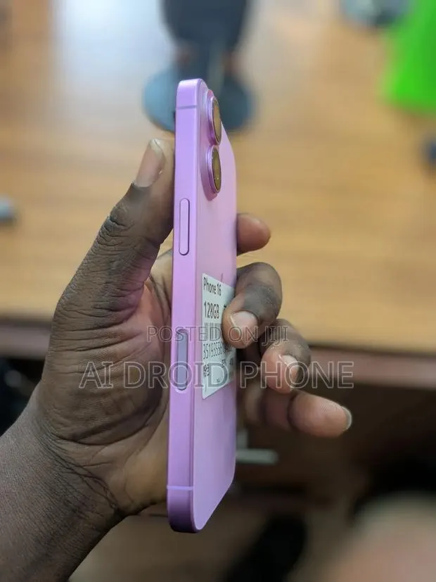 Apple iPhone 16 128 GB Purple · Photo 1