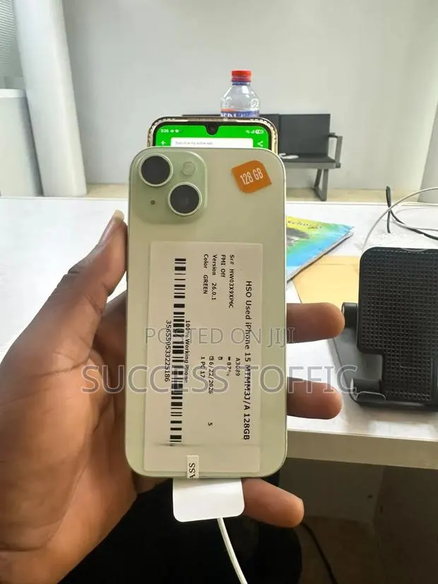 Apple iPhone 15 128 GB Green · Photo 1
