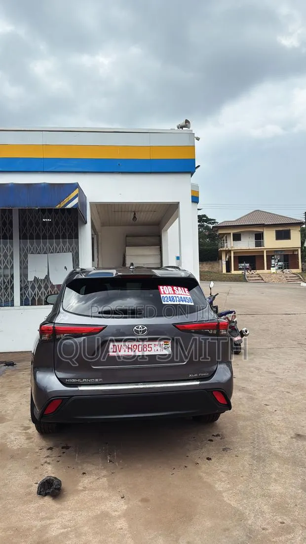 Toyota Highlander XLE 2021 Gray · Photo 1