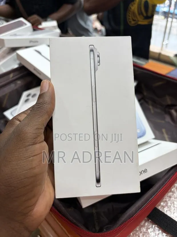 New Apple iPhone Air 256 GB White · Photo 1