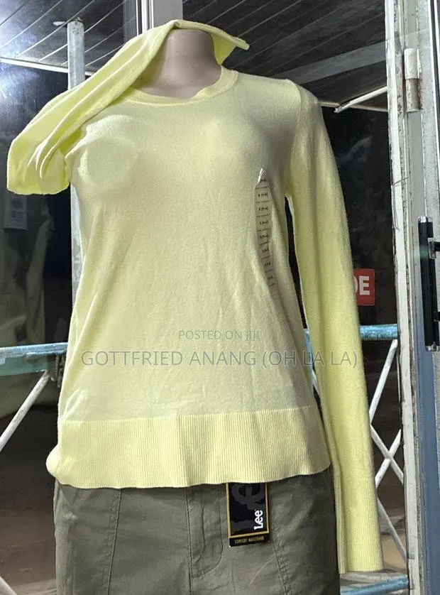Standing Yellow Sweater Size 4-6 · Photo 1