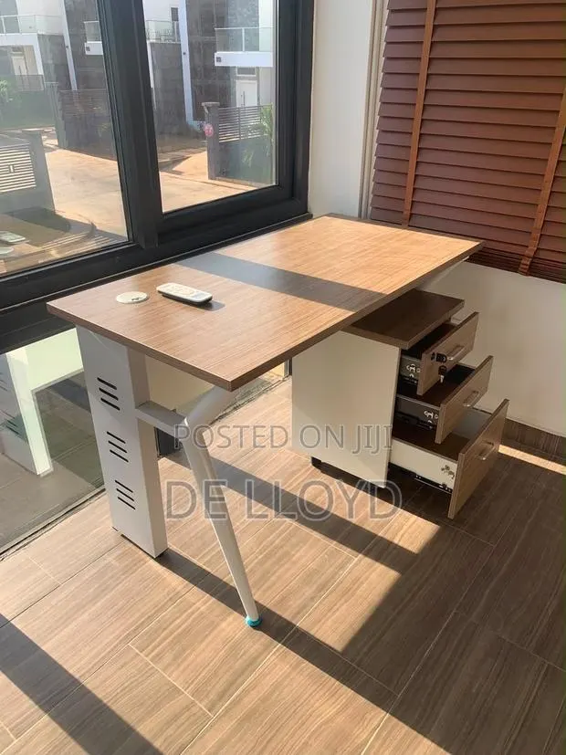 120 Cm by 60 Cm Table With Cabinets · Photo 1