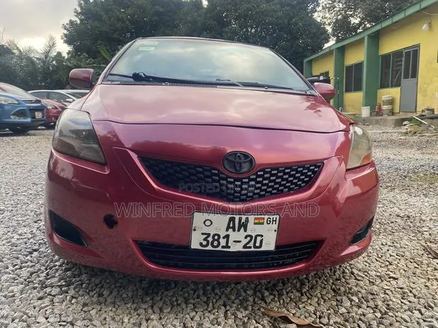 Toyota Yaris 1.5 2009 Red · Photo 1