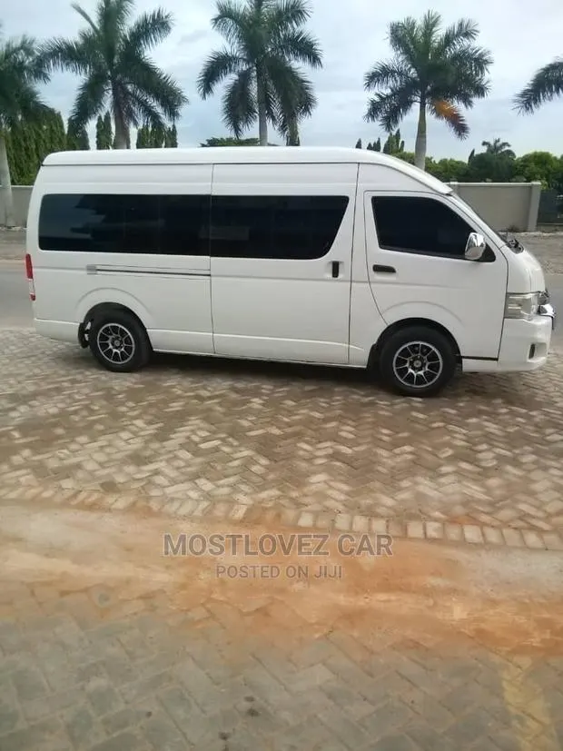 Rent a Car - Toyota Hiace Bus 15 and 14 Passengers Bus · Photo 1