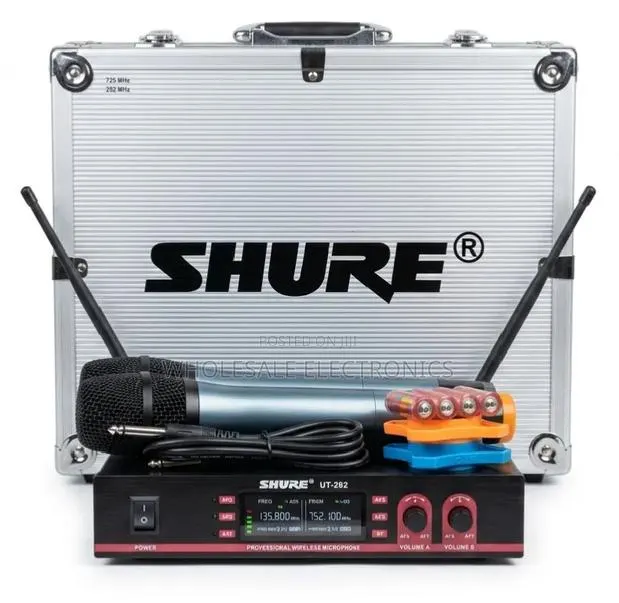 Shure UT-282 Professional Dual Wireless Microphone System With a Case · Photo 1