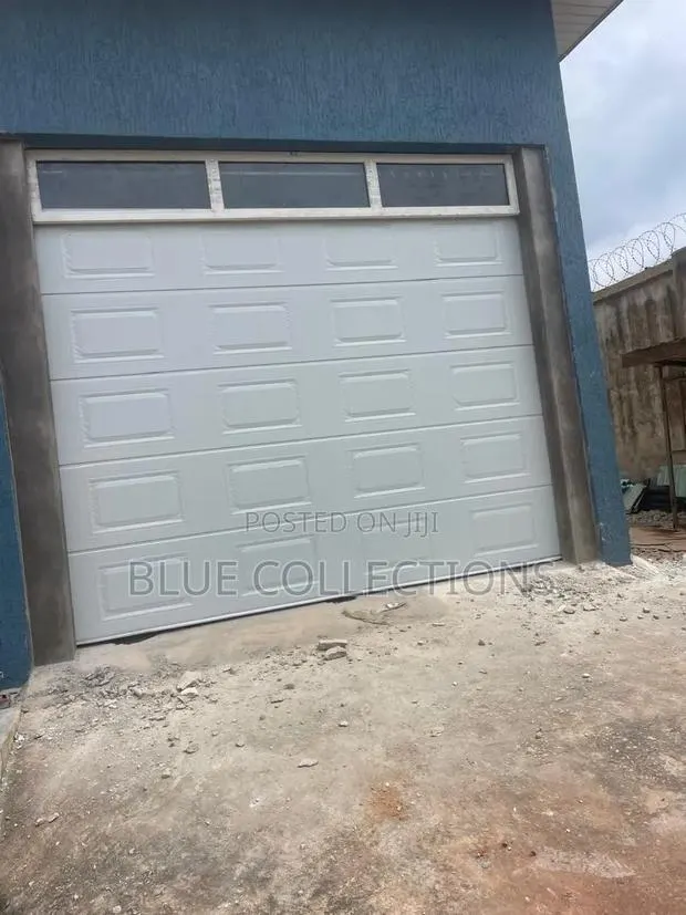 Automatic Garage Door · Photo 1