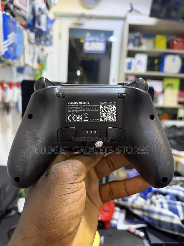 Wireless PS5 Pro Controller · Photo 3