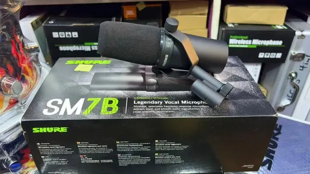 SHURE SM7B Studio Microphone · Photo 1