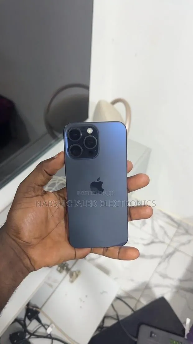 Apple iPhone 15 Pro Max 256 GB Blue · Photo 1