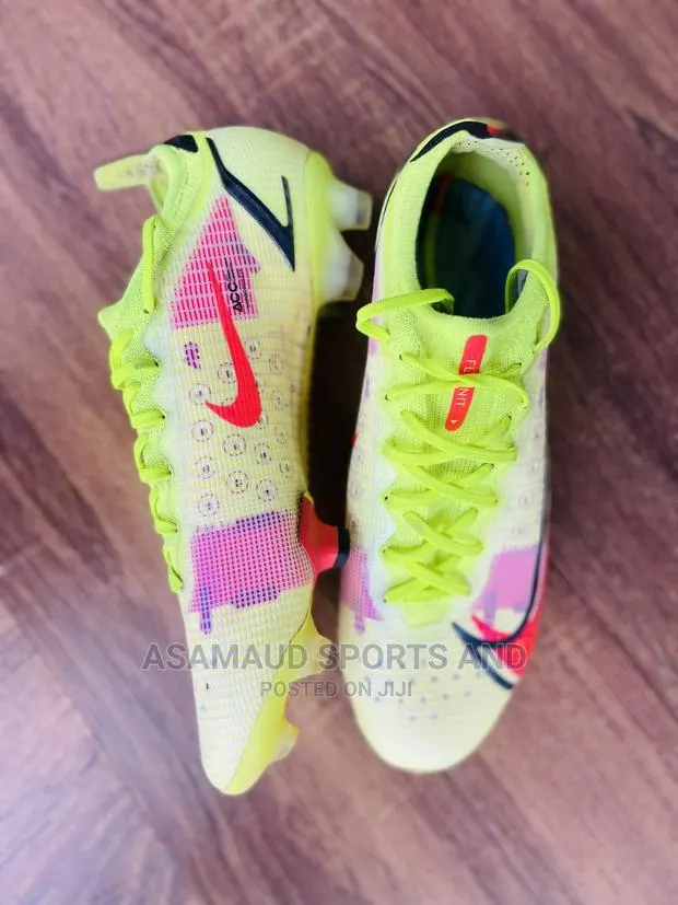 First Grade Football Boot at Cool Price · Photo 1
