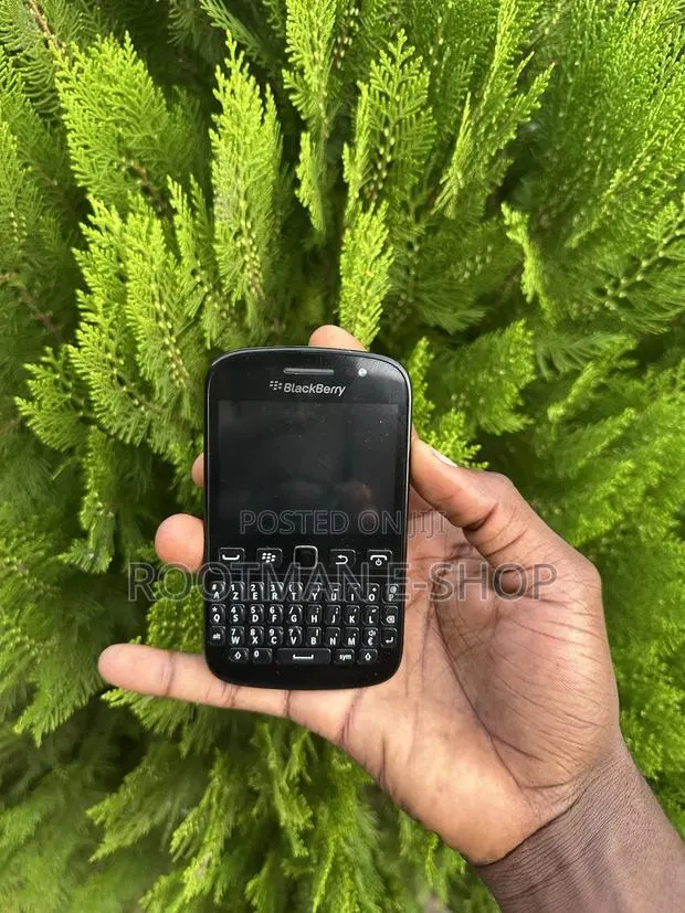 BlackBerry 9720 Black · Photo 1