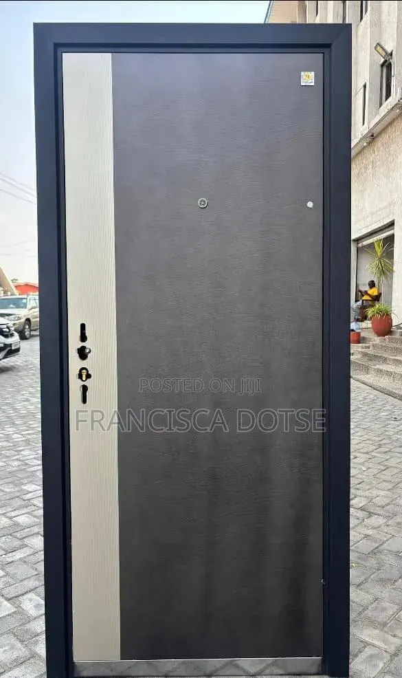 Smooth Single China Door and Accessories · Photo 1