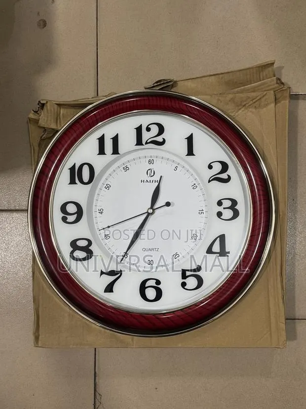 Round Wall Clock · Photo 1