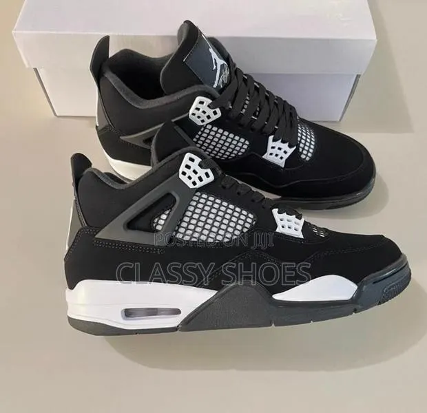 Jordan 4 Retro · Photo 1