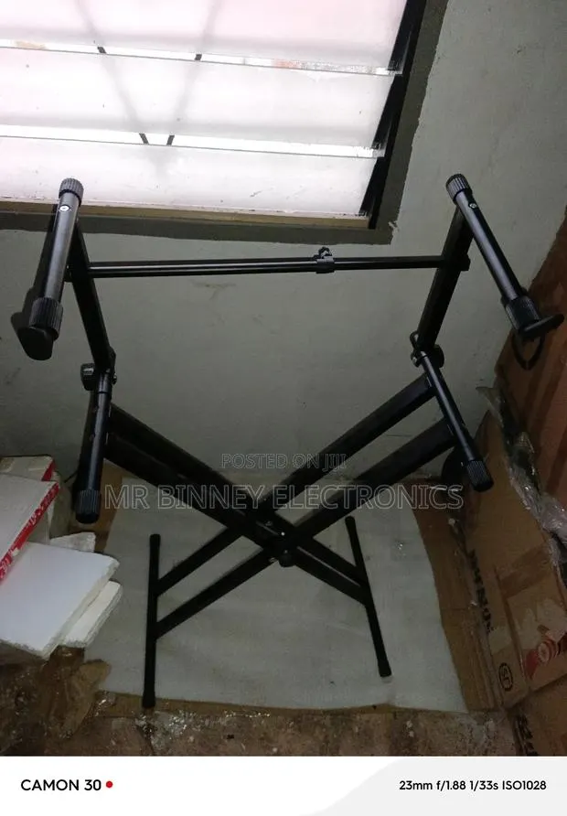 Double Keyboard Stand · Photo 1