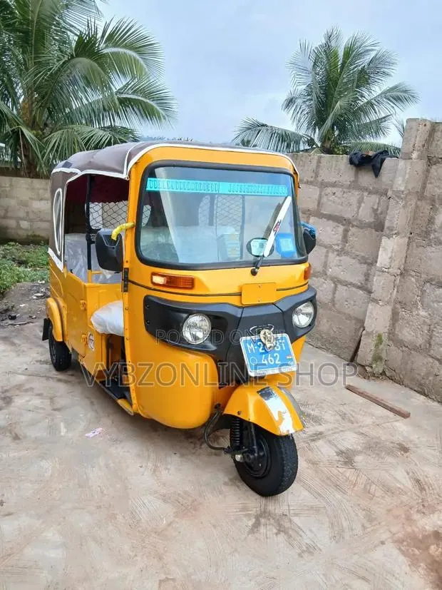 Bajaj RE 2026 Yellow · Photo 1