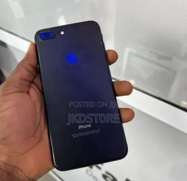 Apple iPhone 7 Plus 32 GB Black · Photo 1