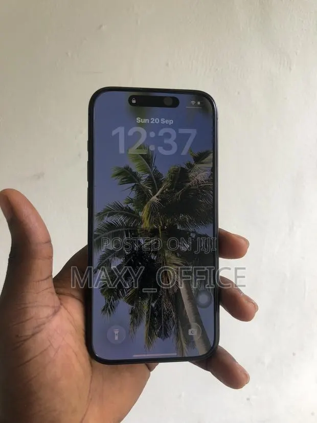 Apple iPhone 15 Pro 128 GB Black · Photo 1