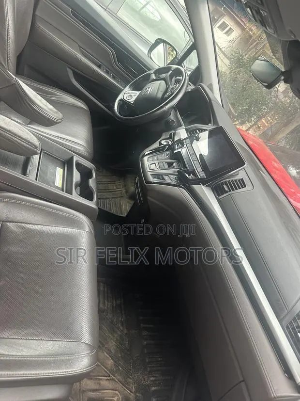 Honda Odyssey Touring 2019 White · Photo 1