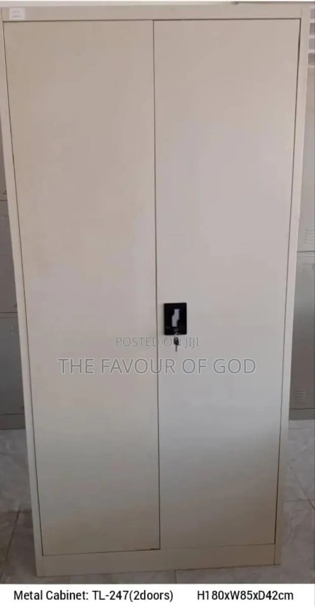Double Door Cabinet · Photo 1