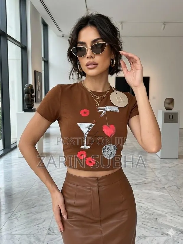 Women’s Croptop · Photo 1