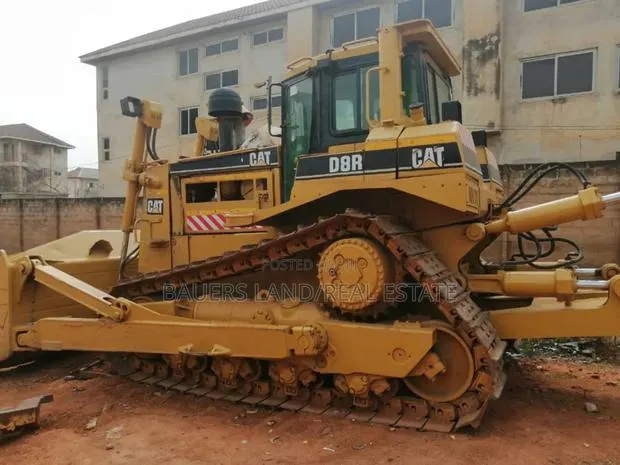 Caterpillar D8t Bulldozer · Photo 1